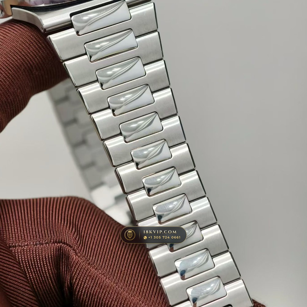 Patek Philippe Nautilus Self-Winding Ref. 5711/1A-014 — Private Vault Edition — Studio Gallery Plate VII in 904L Stainless Steel Custom Architecture (115.3g Verified Mass, Patek Philippe Cal. 26-330 S C / Cal. 324 S C - 21K Gold Rotor)