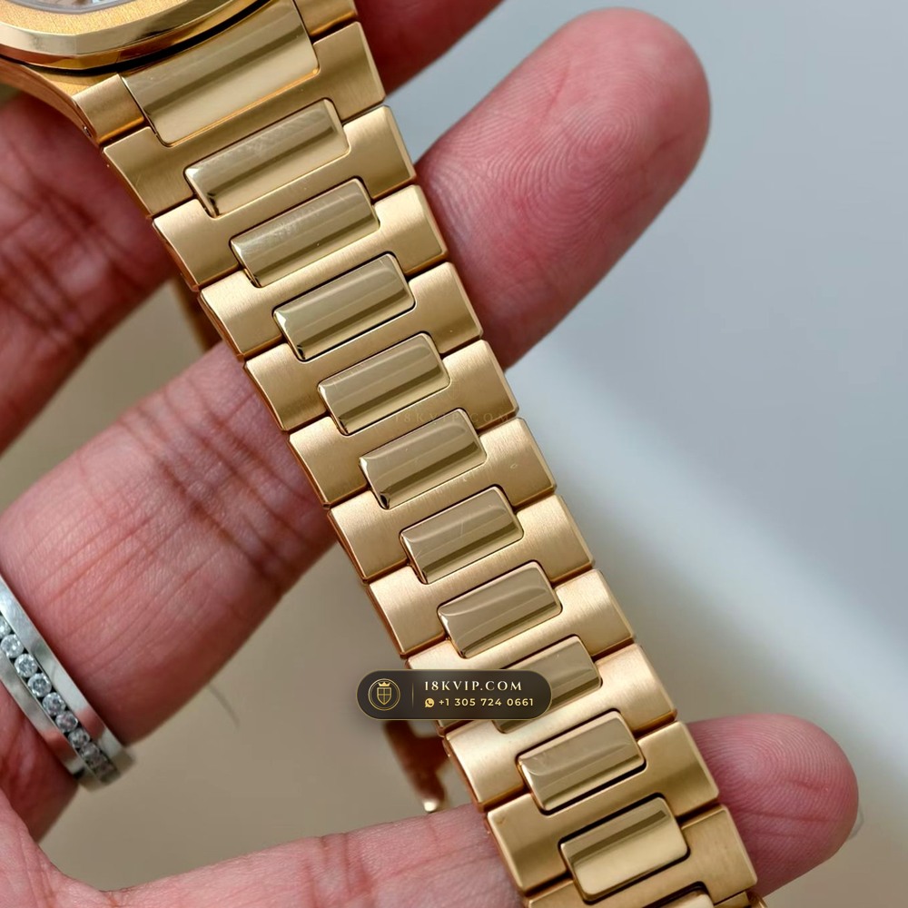 Patek Philippe Nautilus Ladies Automatic 18K Rose Gold Ref. 7118R — Private Vault Edition — Studio Gallery Plate IV in 18K Rose Gold Au750 (145.7g Verified Mass, Patek Philippe Cal. 324 S C - 21K Gold Rotor)