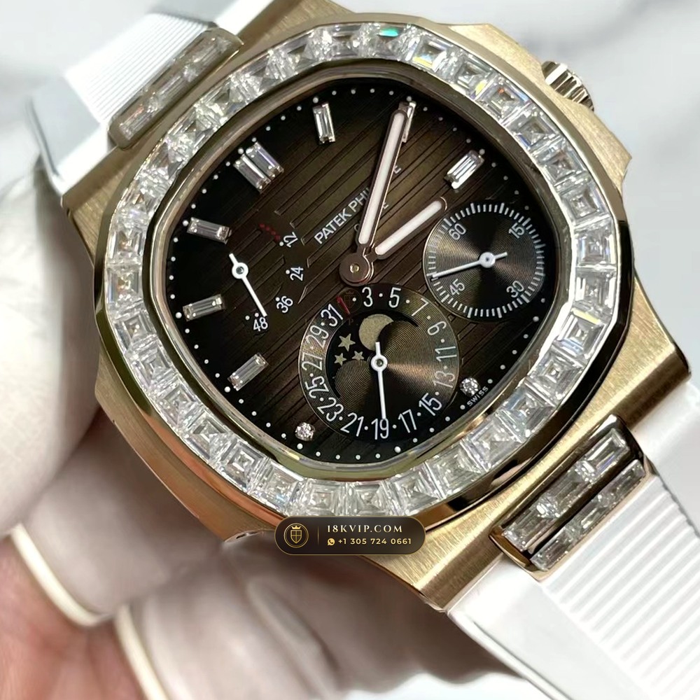 Patek Philippe Nautilus Moonphase Baguette Diamond Bezel 18K Rose Gold Ref. 5724R-001 — Private Vault Edition — Studio Gallery Plate II in 18K Rose Gold Au750 (138.4g Verified Mass, Patek Philippe Cal. 240 PS IRM C LU - 22K Gold Micro-Rotor)