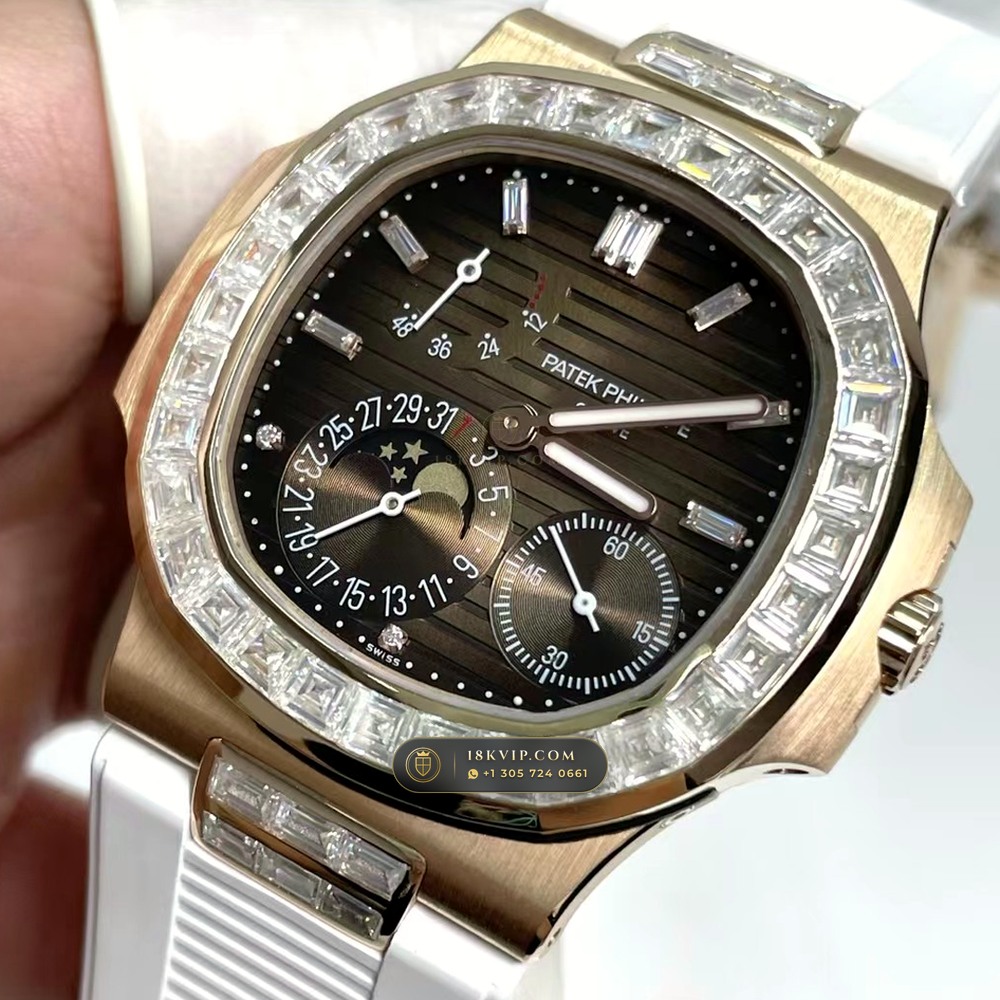 Patek Philippe Nautilus Moonphase Baguette Diamond Bezel 18K Rose Gold Ref. 5724R-001 — Private Vault Edition — Studio Gallery Plate III in 18K Rose Gold Au750 (138.4g Verified Mass, Patek Philippe Cal. 240 PS IRM C LU - 22K Gold Micro-Rotor)