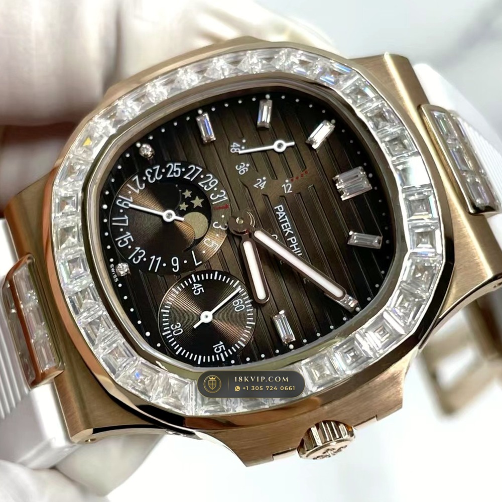 Patek Philippe Nautilus Moonphase Baguette Diamond Bezel 18K Rose Gold Ref. 5724R-001 — Private Vault Edition — Studio Gallery Plate IV in 18K Rose Gold Au750 (138.4g Verified Mass, Patek Philippe Cal. 240 PS IRM C LU - 22K Gold Micro-Rotor)
