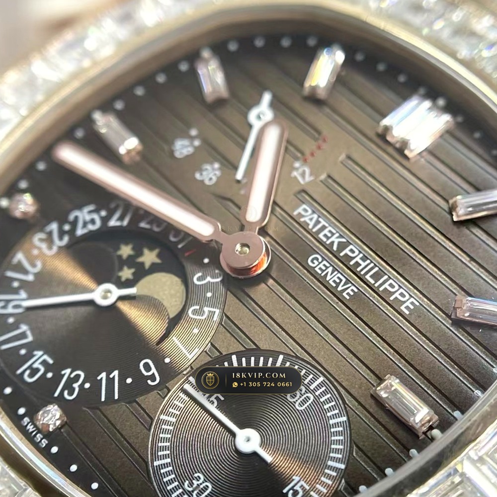Patek Philippe Nautilus Moonphase Baguette Diamond Bezel 18K Rose Gold Ref. 5724R-001 — Private Vault Edition — Studio Gallery Plate V in 18K Rose Gold Au750 (138.4g Verified Mass, Patek Philippe Cal. 240 PS IRM C LU - 22K Gold Micro-Rotor)