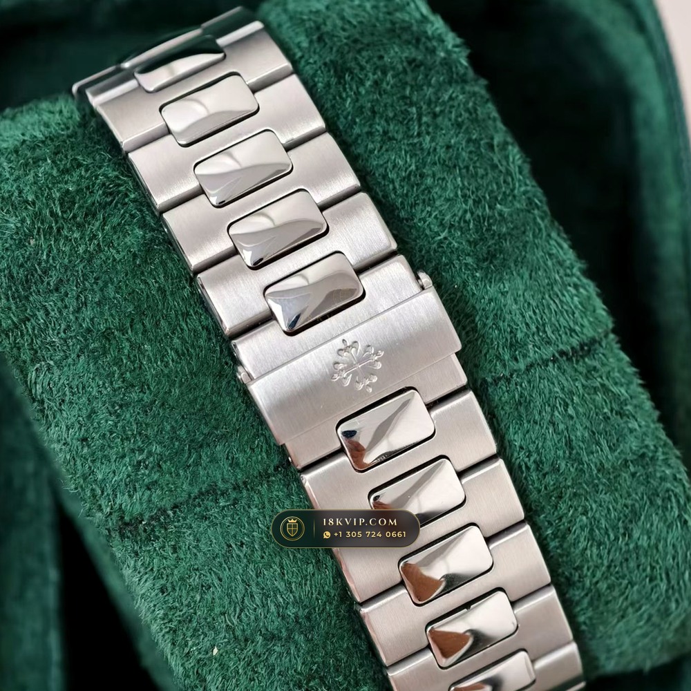 Patek Philippe Nautilus Self-Winding Custom SW Dial Deep Crystal Optics Ref. 5711/1A-011 — Private Vault Edition — Studio Gallery Plate VII in 904L Stainless Steel Custom Architecture (114.8g Verified Mass, Patek Philippe Cal. 26-330 S C / Cal. 324 S C - 21K Gold Rotor)