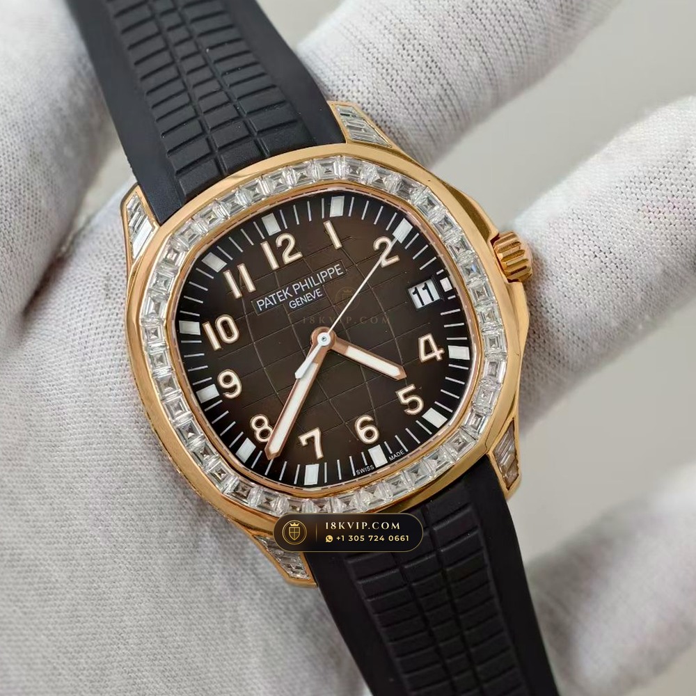 Patek Philippe Aquanaut Extra-Large Self-Winding 18K Rose Gold Ref. 5167/300R-010 — Private Vault Edition — Studio Gallery Plate II in 18K Rose Gold Au750 (108.6g Verified Mass, Patek Philippe Cal. 324 S C - 21K Gold Rotor)
