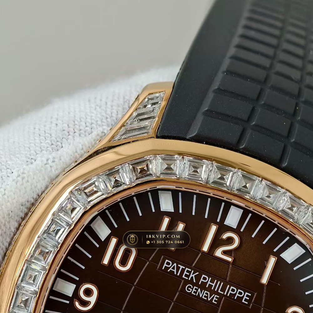 Patek Philippe Aquanaut Extra-Large Self-Winding 18K Rose Gold Ref. 5167/300R-010 — Private Vault Edition — Studio Gallery Plate IV in 18K Rose Gold Au750 (108.6g Verified Mass, Patek Philippe Cal. 324 S C - 21K Gold Rotor)