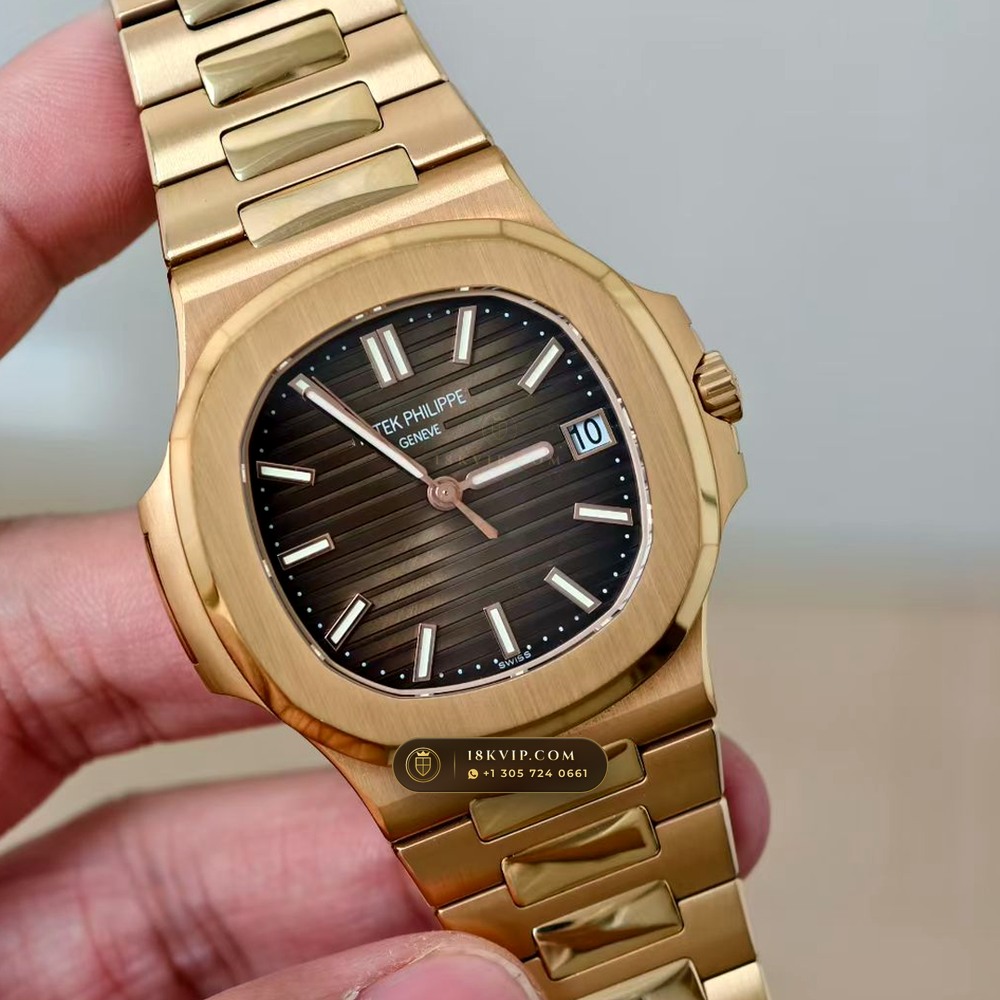 Patek Philippe Nautilus Self-Winding 18K Rose Gold Custom SW Dial Deep Crystal Optics Ref. 5711R — Private Vault Edition — Studio Gallery Plate II in 18K Rose Gold Au750 (114.7g Verified Mass, Patek Philippe Cal. 26-330 S C / Cal. 324 S C - 21K Gold Rotor)
