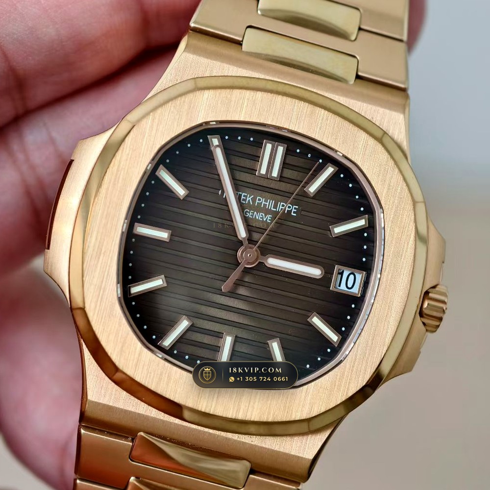 Patek Philippe Nautilus Self-Winding 18K Rose Gold Custom SW Dial Deep Crystal Optics Ref. 5711R — Private Vault Edition — Studio Gallery Plate III in 18K Rose Gold Au750 (114.7g Verified Mass, Patek Philippe Cal. 26-330 S C / Cal. 324 S C - 21K Gold Rotor)