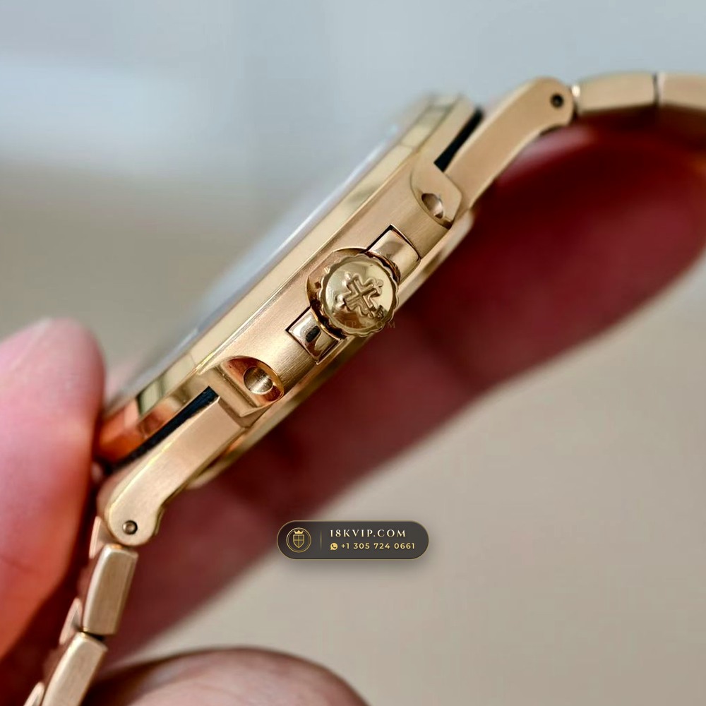 Patek Philippe Nautilus Self-Winding 18K Rose Gold Custom SW Dial Deep Crystal Optics Ref. 5711R — Private Vault Edition — Studio Gallery Plate IV in 18K Rose Gold Au750 (114.7g Verified Mass, Patek Philippe Cal. 26-330 S C / Cal. 324 S C - 21K Gold Rotor)