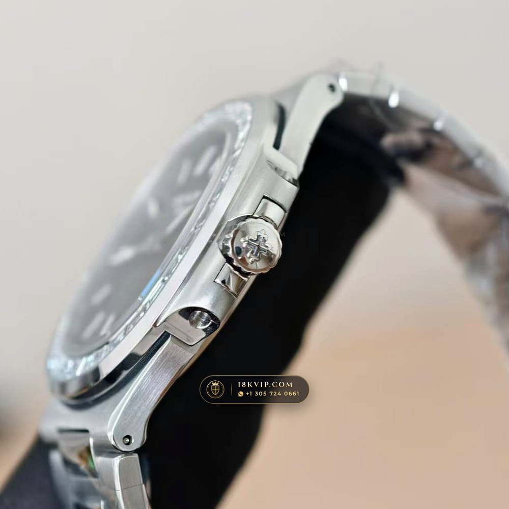 Patek Philippe Nautilus Self-Winding Diamond-Set Bezel Custom SW Dial Free-Sprung Calibre Ref. 5711/1300A-001 — Private Vault Edition — Studio Gallery Plate VI in 904L Stainless Steel Custom Architecture (118.4g Verified Mass, Patek Philippe Cal. 26-330 S C / Cal. 324 S C - 21K Gold Rotor)