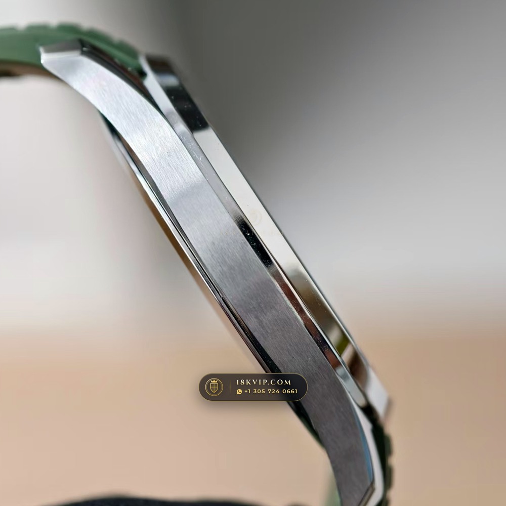 Patek Philippe Aquanaut Jumbo 42.2mm 18K White Gold Zurich Collector Spec Ref. 5168G — Private Vault Edition — Studio Gallery Plate IV in 18K White Gold Au750 (120.9g Verified Mass, Patek Philippe Cal. 324 S C - 21K Gold Rotor)
