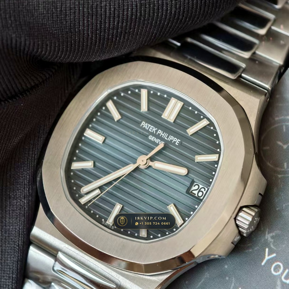 Patek Philippe Nautilus Self-Winding Custom SW Dial Free-Sprung Calibre Ref. 5711A — Private Vault Edition — Studio Gallery Plate III in 904L Stainless Steel Custom Architecture (114.9g Verified Mass, Patek Philippe Cal. 26-330 S C / Cal. 324 S C - 21K Gold Rotor)