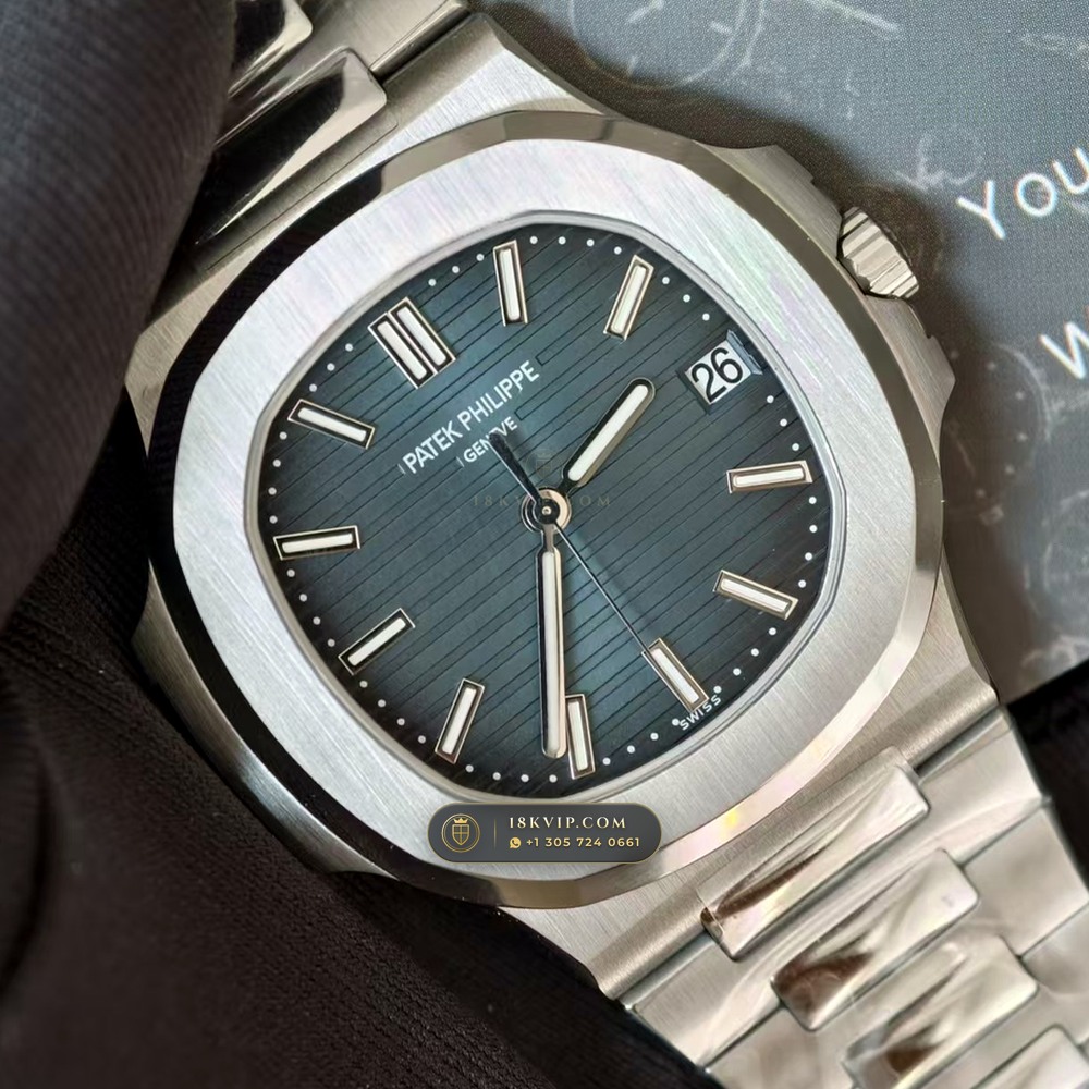 Patek Philippe Nautilus Self-Winding Custom SW Dial Free-Sprung Calibre Ref. 5711A — Private Vault Edition — Studio Gallery Plate IV in 904L Stainless Steel Custom Architecture (114.9g Verified Mass, Patek Philippe Cal. 26-330 S C / Cal. 324 S C - 21K Gold Rotor)
