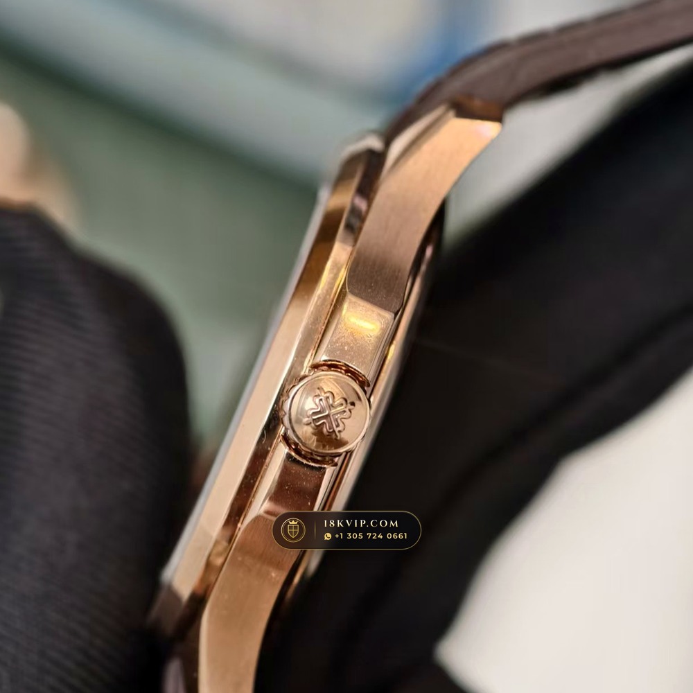 Patek Philippe Aquanaut Extra-Large Self-Winding 18K Rose Gold Master Watchmaker Spec Ref. 5167R — Private Vault Edition — Studio Gallery Plate IV in 18K Rose Gold Au750 (108.6g Verified Mass, Patek Philippe Cal. 324 S C - 21K Gold Rotor)