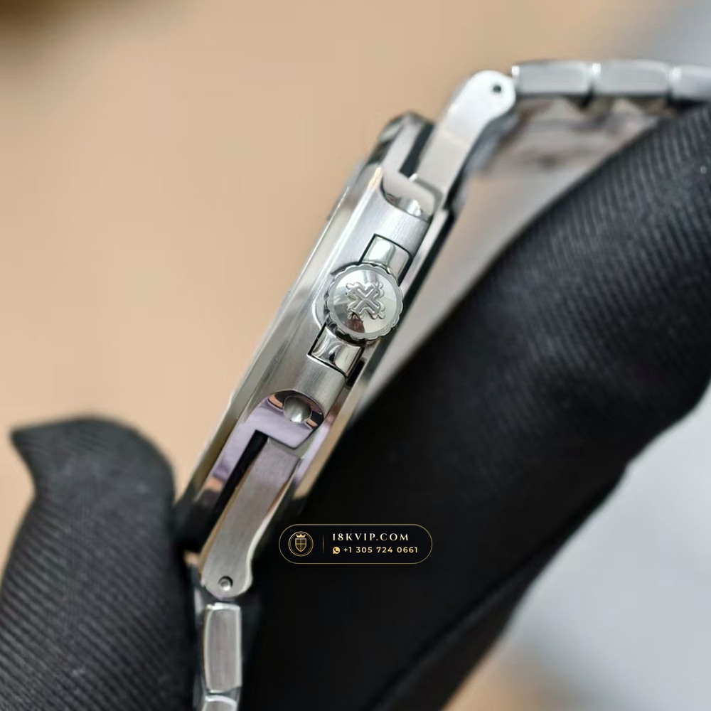 Patek Philippe Nautilus Self-Winding Baguette Emerald Bezel 950 Platinum 22K Gold Rotor Ref. 5711/113P-001 — Private Vault Edition — Studio Gallery Plate XIII in 950 Platinum Pt950 (244.9g Verified Mass, Patek Philippe Cal. 26-330 S C / Cal. 324 S C - 21K Gold Rotor)