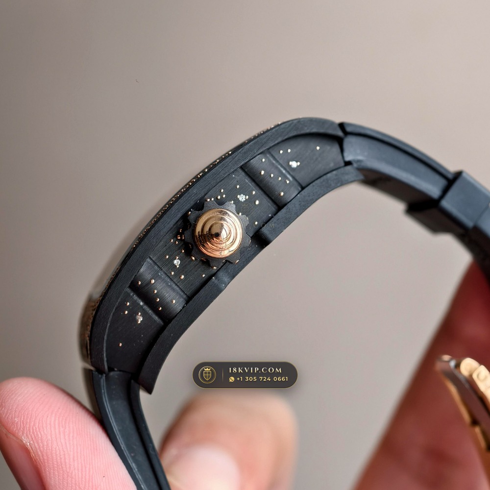 Richard Mille RM 07-01 Automatic Tonneau Dark Night Carbon TPT & Gold Leaf — Private Vault Edition — Studio Gallery Plate V in Carbon TPT & Grade 5 Titanium (58.1g Verified Mass, Richard Mille Cal. CRMA2 Variable-Geometry Rotor)