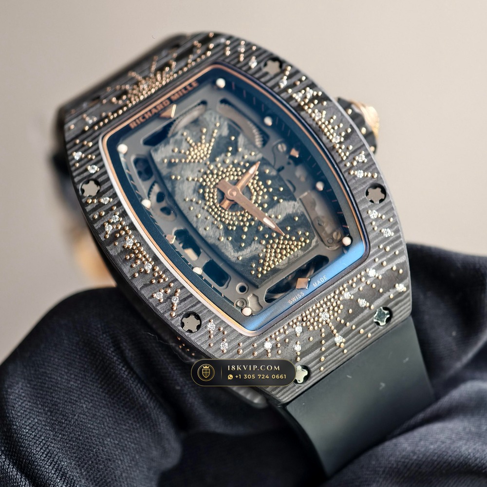 Richard Mille RM 07-01 Automatic Tonneau Dark Night Carbon TPT & Gold Leaf 5-Axis CNC Case — Private Vault Edition — Studio Gallery Plate II in Carbon TPT & Grade 5 Titanium (57.9g Verified Mass, Richard Mille Cal. CRMA2 Variable-Geometry Rotor)