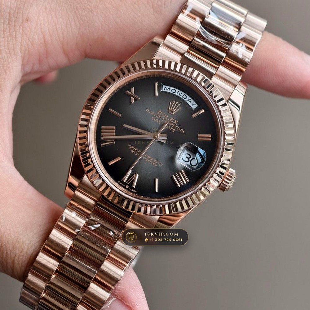 Rolex Day-Date 40 Graduated Slate Ombre Dial 18K Everose Gold Ref. 228235 — Private Vault Edition — Studio Gallery Plate III in 18K Rose Gold Au750 (210.3g Verified Mass, Rolex Manufacture Cal. 3255 - 70h Power Reserve)