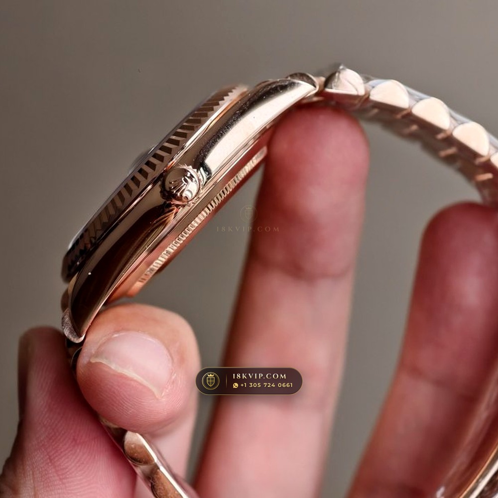 Rolex Day-Date 40 Graduated Slate Ombre Dial 18K Everose Gold Ref. 228235 — Private Vault Edition — Studio Gallery Plate V in 18K Rose Gold Au750 (210.3g Verified Mass, Rolex Manufacture Cal. 3255 - 70h Power Reserve)