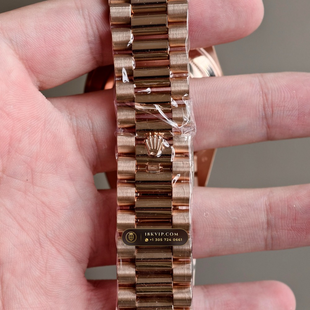 Rolex Day-Date 40 Graduated Slate Ombre Dial 18K Everose Gold Ref. 228235 — Private Vault Edition — Studio Gallery Plate VII in 18K Rose Gold Au750 (210.3g Verified Mass, Rolex Manufacture Cal. 3255 - 70h Power Reserve)