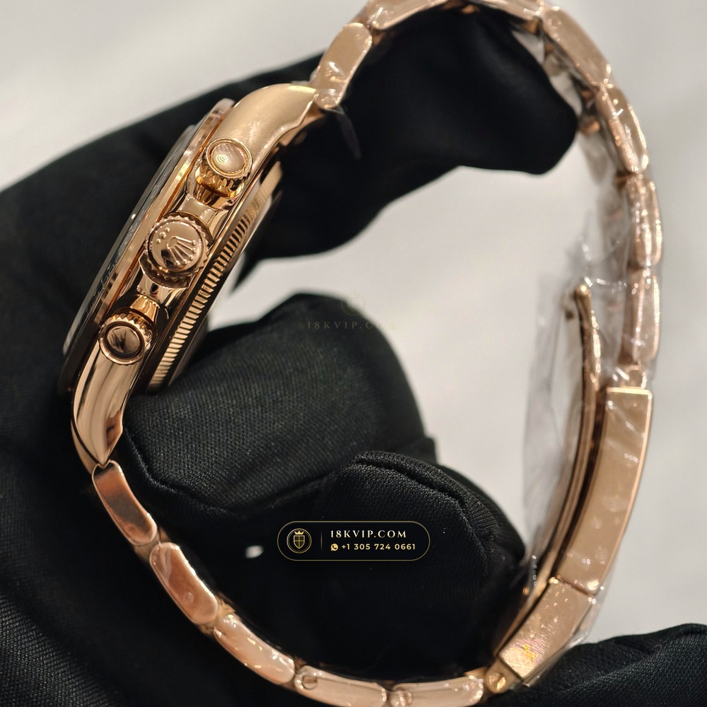 Rolex Cosmograph Daytona Le Mans 100th Anniversary 18K Everose Gold Ref. 126525LN — Private Vault Edition — Studio Gallery Plate V in 18K Rose Gold Au750 (216.6g Verified Mass, Rolex Manufacture Cal. 4132 - 24h Le Mans)