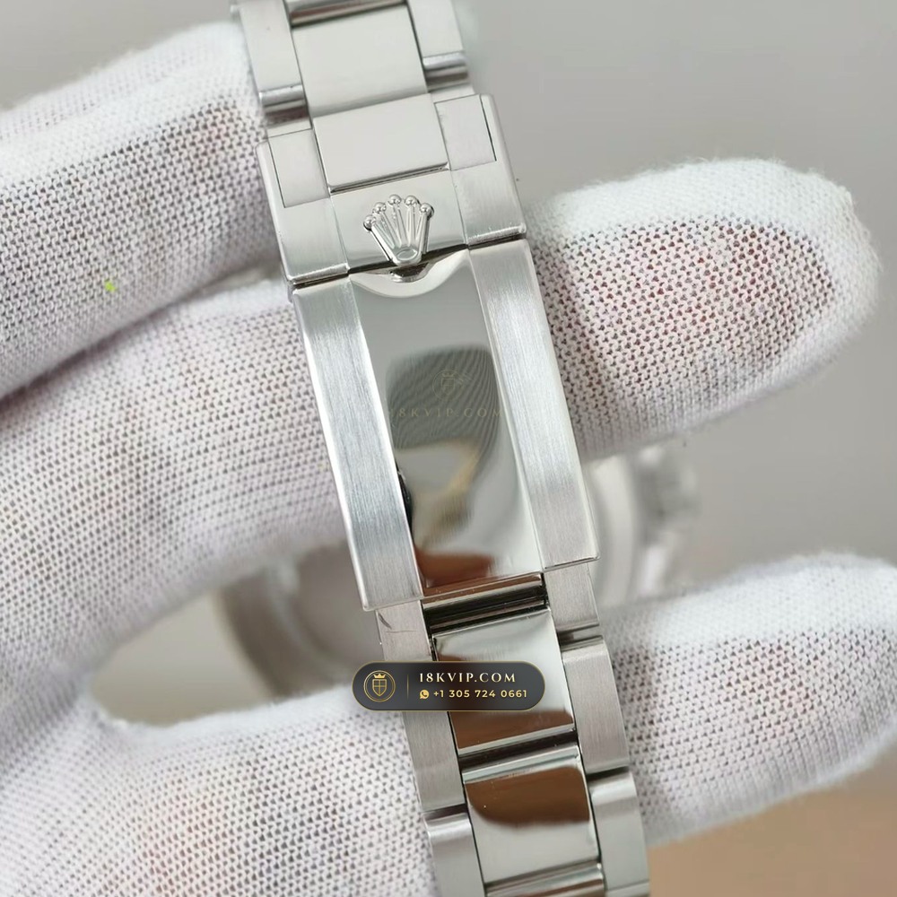 Rolex Cosmograph Daytona 950 Platinum Ref. 116506 — Private Vault Edition — Studio Gallery Plate VI in 950 Platinum Pt950 (282.1g Verified Mass, Rolex Manufacture Cal. 4130 - 72h Power Reserve)