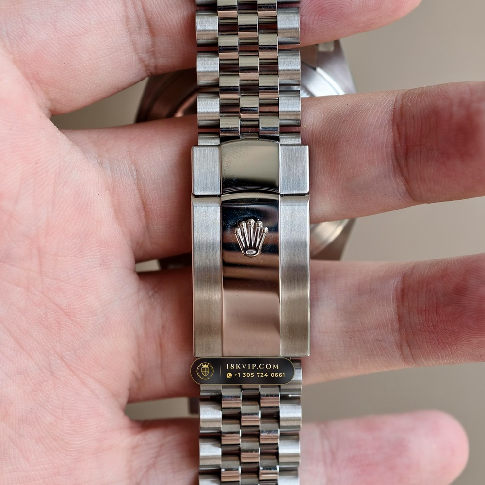 Rolex Datejust 41 Sunray Emerald / Khaki Green Dial Ref. 126334 — Private Vault Edition — Studio Gallery Plate V in 904L Stainless Steel Custom Architecture (136.8g Verified Mass, Rolex Manufacture Cal. 3235 - 70h Power Reserve)