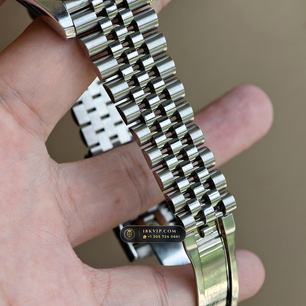 Rolex Datejust 41 Sunray Emerald / Khaki Green Dial Ref. 126334 — Private Vault Edition — Studio Gallery Plate VII in 904L Stainless Steel Custom Architecture (136.8g Verified Mass, Rolex Manufacture Cal. 3235 - 70h Power Reserve)