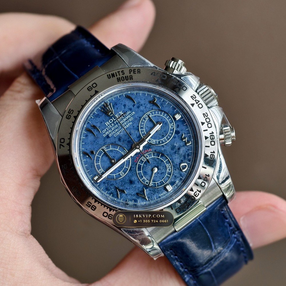 Rolex Cosmograph Daytona Blue Sodalite Stone Dial 18K White Gold Ref. 116589SACI — Private Vault Edition — Studio Gallery Plate II in 18K White Gold Au750 (153.2g Verified Mass, Rolex Manufacture Cal. 4130 - 72h Power Reserve)
