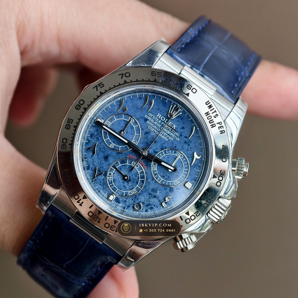 Rolex Cosmograph Daytona Blue Sodalite Stone Dial 18K White Gold Ref. 116589SACI — Private Vault Edition — Studio Gallery Plate III in 18K White Gold Au750 (153.2g Verified Mass, Rolex Manufacture Cal. 4130 - 72h Power Reserve)