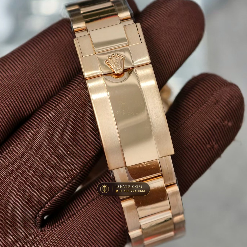 Rolex Cosmograph Daytona Rainbow Sapphire Bezel 18K Everose Gold Deep Crystal Optics Ref. 116595RBOW — Private Vault Edition — Studio Gallery Plate VII in 18K Rose Gold Au750 (216.8g Verified Mass, Rolex Manufacture Cal. 4130 - 72h Power Reserve)