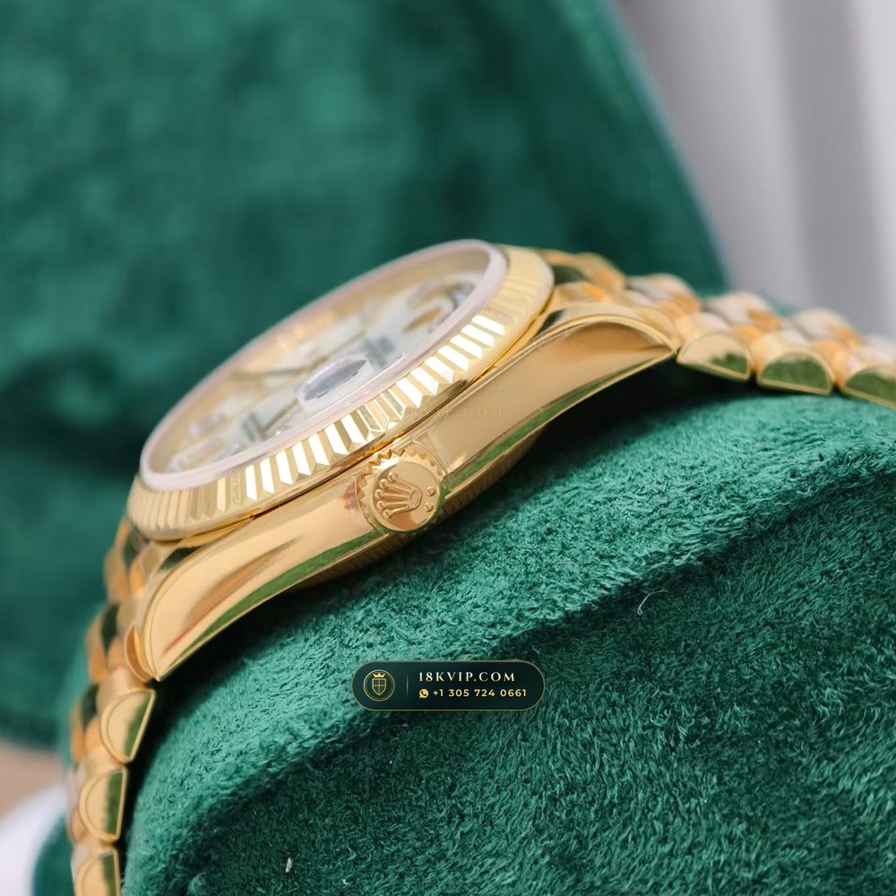Rolex Day-Date 36 Iridescent Natural Mother-of-Pearl Dial 18K Yellow Gold Ref. 128238 — Private Vault Edition — Studio Gallery Plate VI in 18K Yellow Gold Au750 (183.4g Verified Mass, Rolex Manufacture Cal. 3255 - 70h Power Reserve)
