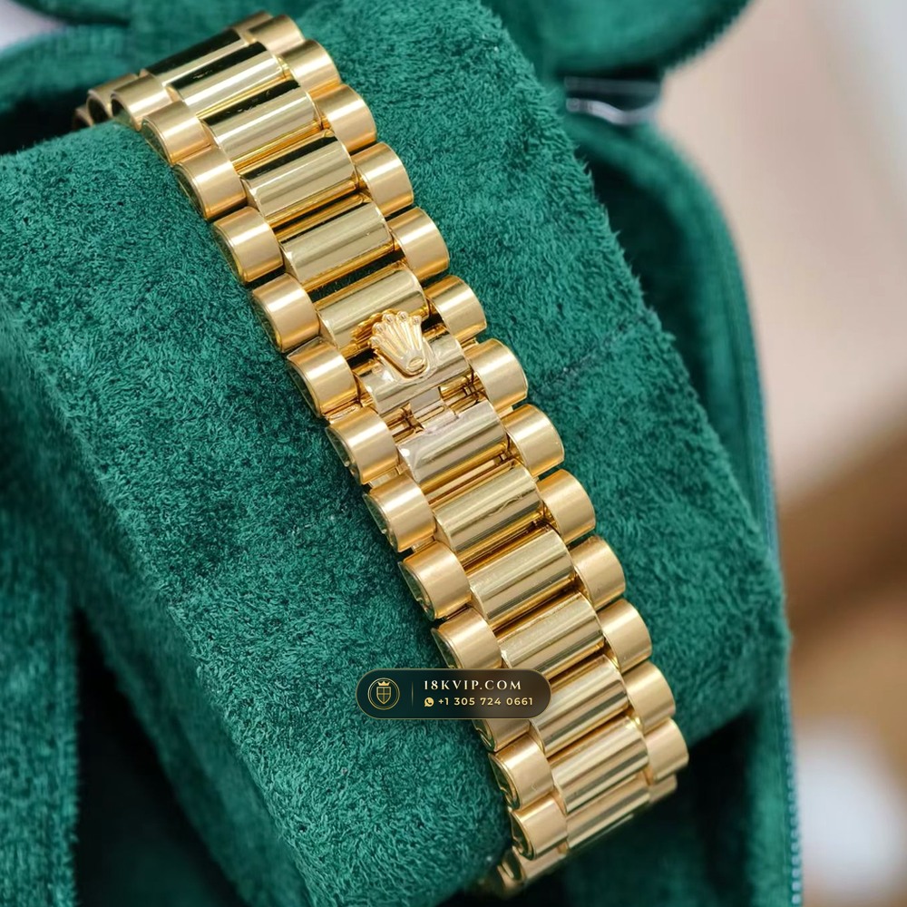 Rolex Day-Date 36 Iridescent Natural Mother-of-Pearl Dial 18K Yellow Gold Ref. 128238 — Private Vault Edition — Studio Gallery Plate VII in 18K Yellow Gold Au750 (183.4g Verified Mass, Rolex Manufacture Cal. 3255 - 70h Power Reserve)