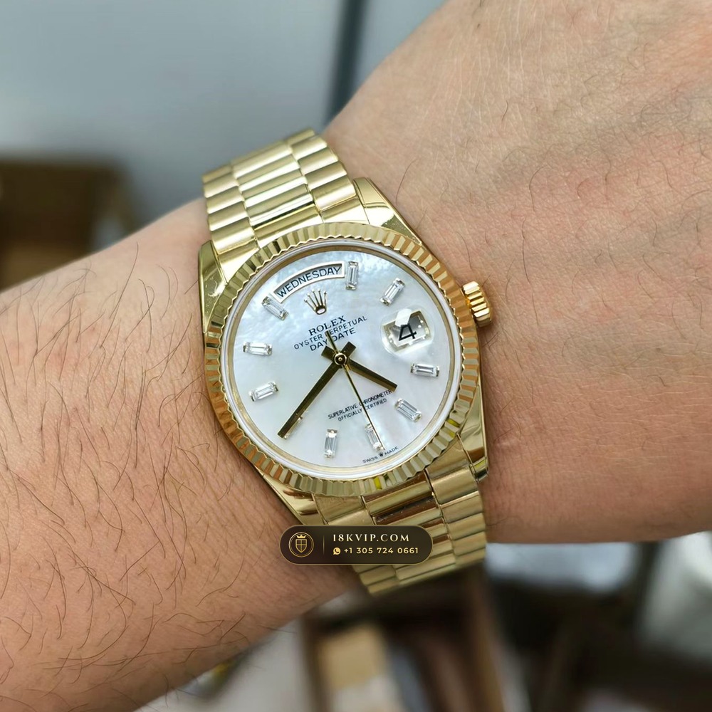 Rolex Day-Date 36 Iridescent Natural Mother-of-Pearl Dial 18K Yellow Gold Ref. 128238 — Private Vault Edition — Studio Gallery Plate VIII in 18K Yellow Gold Au750 (183.4g Verified Mass, Rolex Manufacture Cal. 3255 - 70h Power Reserve)
