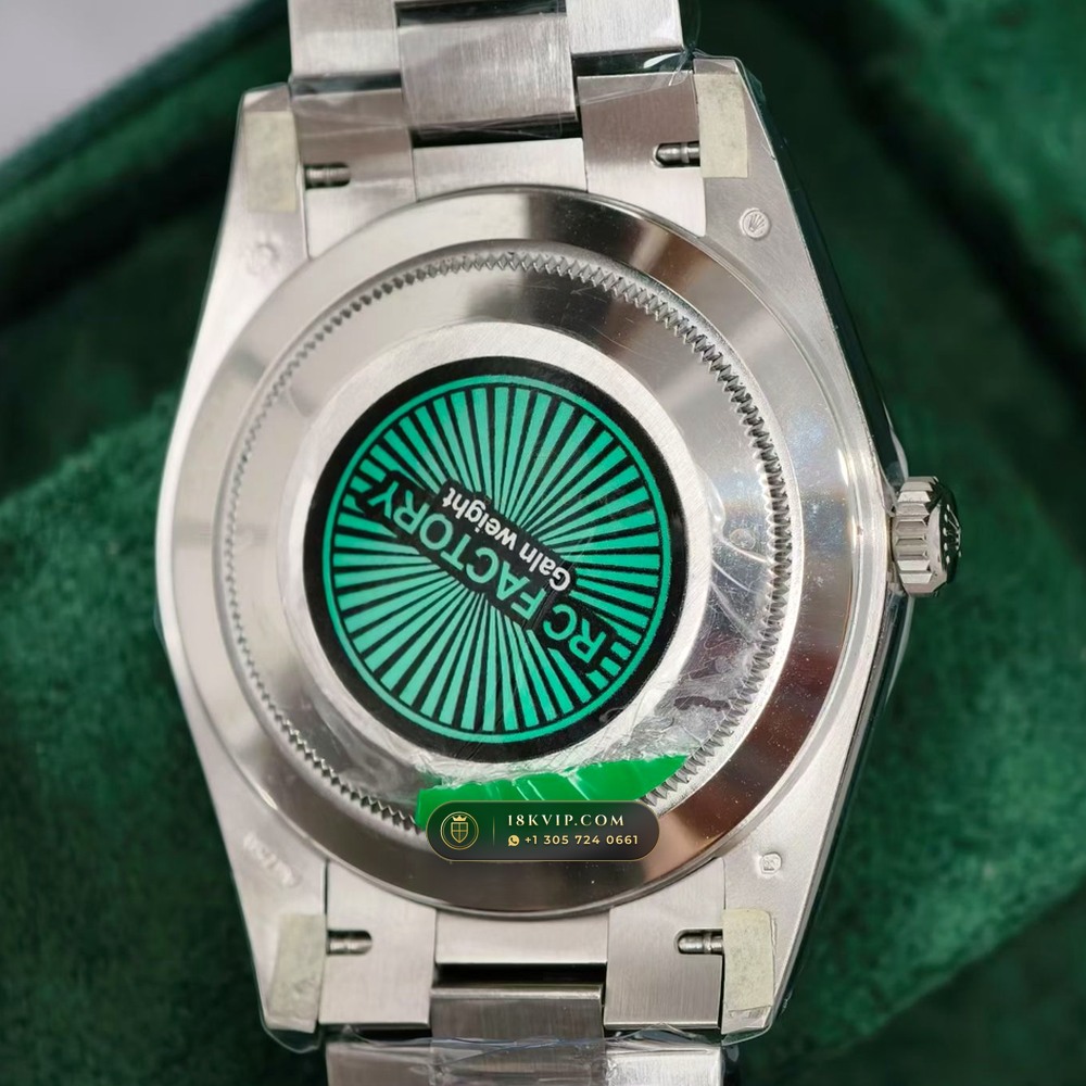 Rolex Day-Date 40 Iridescent Natural Mother-of-Pearl Dial 18K Everose Gold Ref. 228235 — Private Vault Edition — Studio Gallery Plate VI in 18K Rose Gold Au750 (210.9g Verified Mass, Rolex Manufacture Cal. 3255 - 70h Power Reserve)