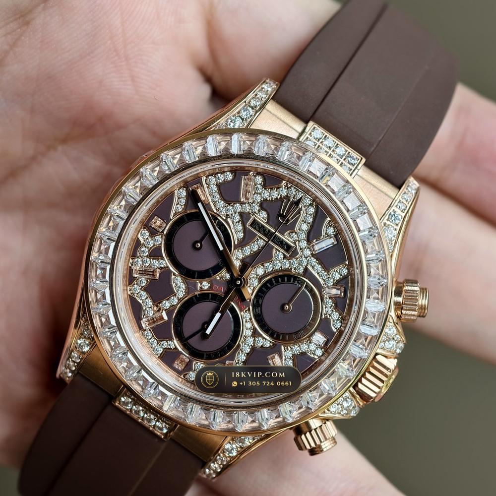 Rolex Cosmograph Daytona Giraffe Off-Catalogue Diamond Edition 18K Everose Gold Ref. 126555TBR — Private Vault Edition — Studio Gallery Plate III in 18K Rose Gold Au750 (216.4g Verified Mass, Rolex Manufacture Cal. 4131 - 72h Power Reserve)