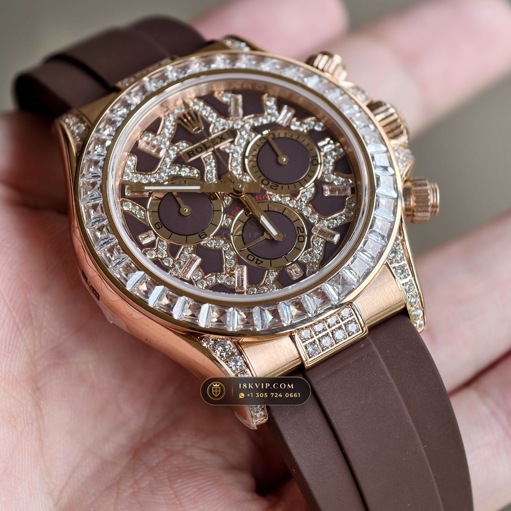 Rolex Cosmograph Daytona Giraffe Off-Catalogue Diamond Edition 18K Everose Gold Ref. 126555TBR — Private Vault Edition — Studio Gallery Plate IV in 18K Rose Gold Au750 (216.4g Verified Mass, Rolex Manufacture Cal. 4131 - 72h Power Reserve)