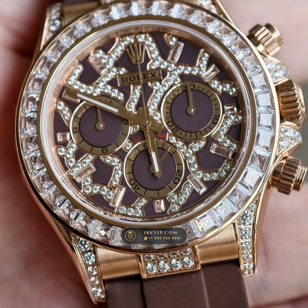 Rolex Cosmograph Daytona Giraffe Off-Catalogue Diamond Edition 18K Everose Gold Ref. 126555TBR — Private Vault Edition — Studio Gallery Plate V in 18K Rose Gold Au750 (216.4g Verified Mass, Rolex Manufacture Cal. 4131 - 72h Power Reserve)