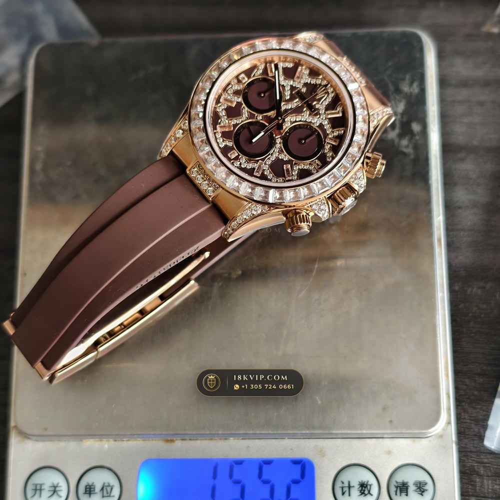 Rolex Cosmograph Daytona Giraffe Off-Catalogue Diamond Edition 18K Everose Gold Ref. 126555TBR — Private Vault Edition — Studio Gallery Plate IX in 18K Rose Gold Au750 (216.4g Verified Mass, Rolex Manufacture Cal. 4131 - 72h Power Reserve)