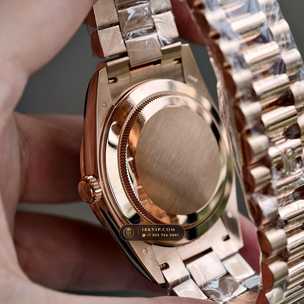 Rolex Day-Date 40 Graduated Slate-Grey Ombre Sunray Dial 18K Everose Gold Ref. 228235 — Private Vault Edition — Studio Gallery Plate VI in 18K Rose Gold Au750 (210.7g Verified Mass, Rolex Manufacture Cal. 3255 - 70h Power Reserve)