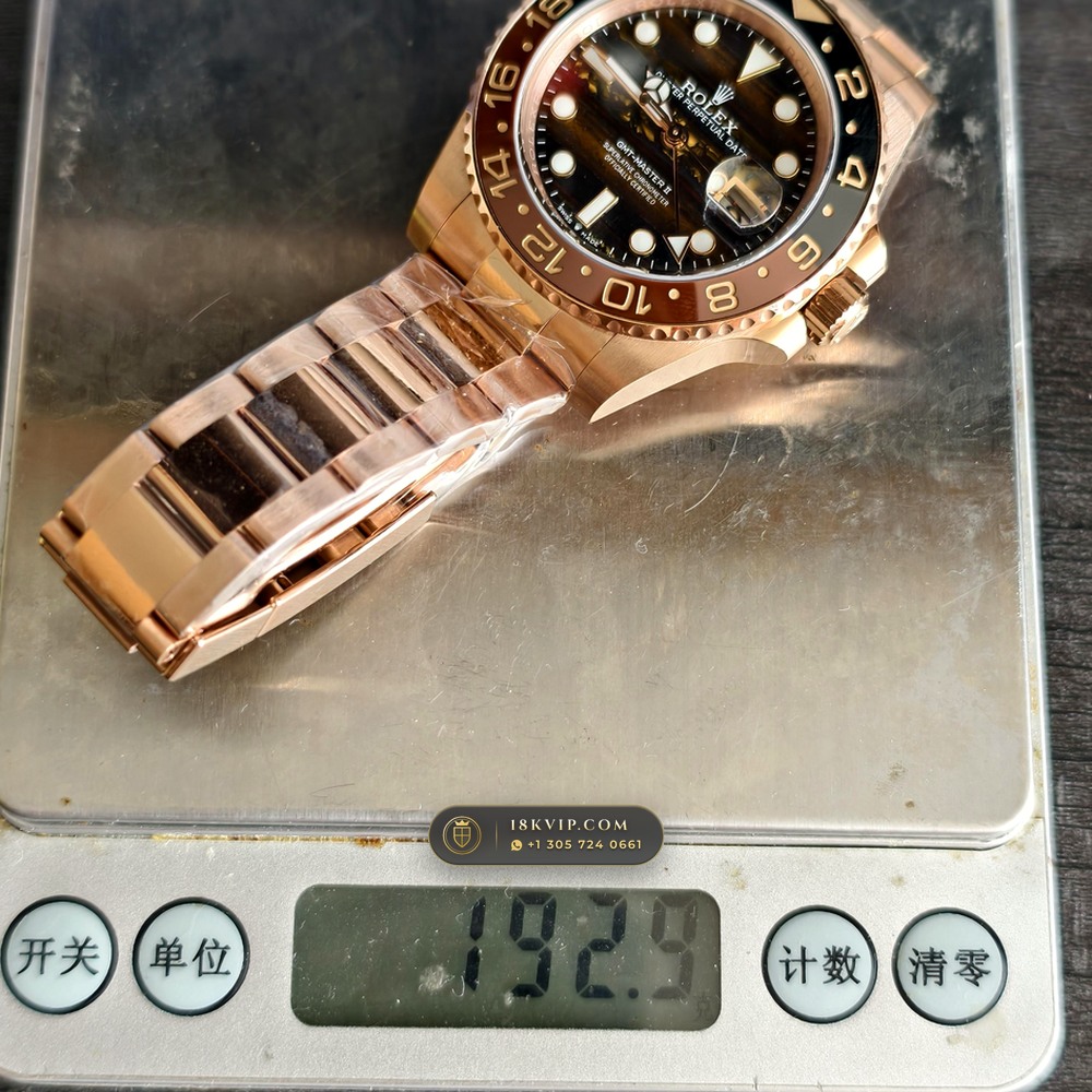 Rolex GMT-Master II Golden Chatoyant Tiger Eye Dial 18K Everose Gold Ref. 126715CHNR — Private Vault Edition — Studio Gallery Plate VIII in 18K Rose Gold Au750 (225.4g Verified Mass, Rolex Manufacture Cal. 3285 - 70h Power Reserve)