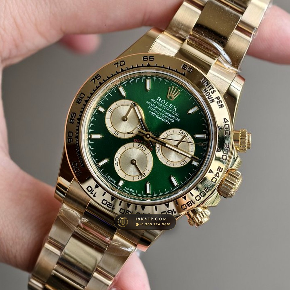 Rolex Cosmograph Daytona John Mayer II Emerald & Gold Dial 18K Yellow Gold Ref. 126508 — Private Vault Edition — Studio Gallery Plate III in 18K Yellow Gold Au750 (216.8g Verified Mass, Rolex Manufacture Cal. 4131 - 72h Power Reserve)