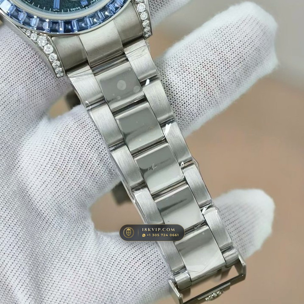 Rolex Cosmograph Daytona Off-Catalogue Blue Sapphire Bezel & Obsidian Dial 18K White Gold Ref. 126599TSA — Private Vault Edition — Studio Gallery Plate V in 18K White Gold Au750 (216.7g Verified Mass, Rolex Manufacture Cal. 4131 - 72h Power Reserve)