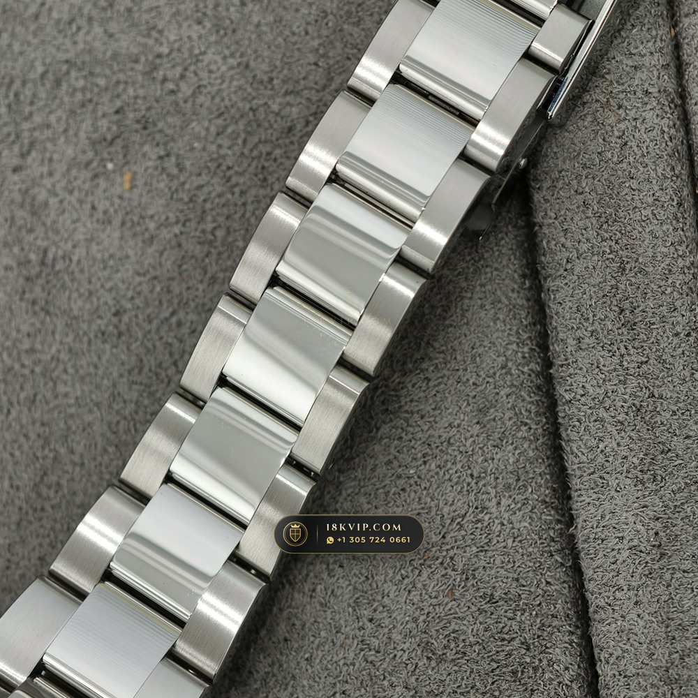 Rolex Cosmograph Daytona Ref. 116520 — Private Vault Edition — Studio Gallery Plate V in 904L Stainless Steel Custom Architecture (143.3g Verified Mass, Rolex Manufacture Cal. 4130 - 72h Power Reserve)