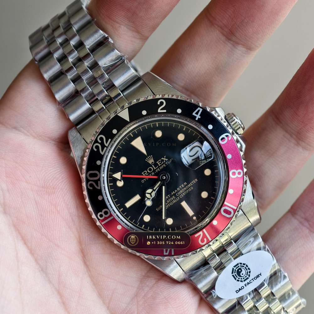 Rolex GMT-Master Vintage Coke Red & Black Bezel Ref. 1675 — Private Vault Edition — Studio Gallery Plate III in 904L Stainless Steel Custom Architecture (114.2g Verified Mass, Rolex Vintage Automatic Calibre)