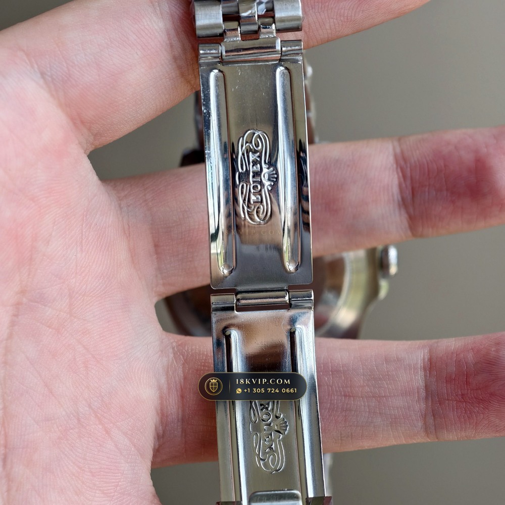 Rolex GMT-Master Vintage Coke Red & Black Bezel Ref. 1675 — Private Vault Edition — Studio Gallery Plate VII in 904L Stainless Steel Custom Architecture (114.2g Verified Mass, Rolex Vintage Automatic Calibre)