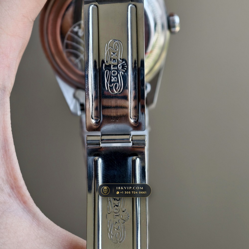 Rolex GMT-Master Vintage Ref. 1675 — Private Vault Edition — Studio Gallery Plate VI in 904L Stainless Steel Custom Architecture (113.9g Verified Mass, Rolex Vintage Automatic Calibre)