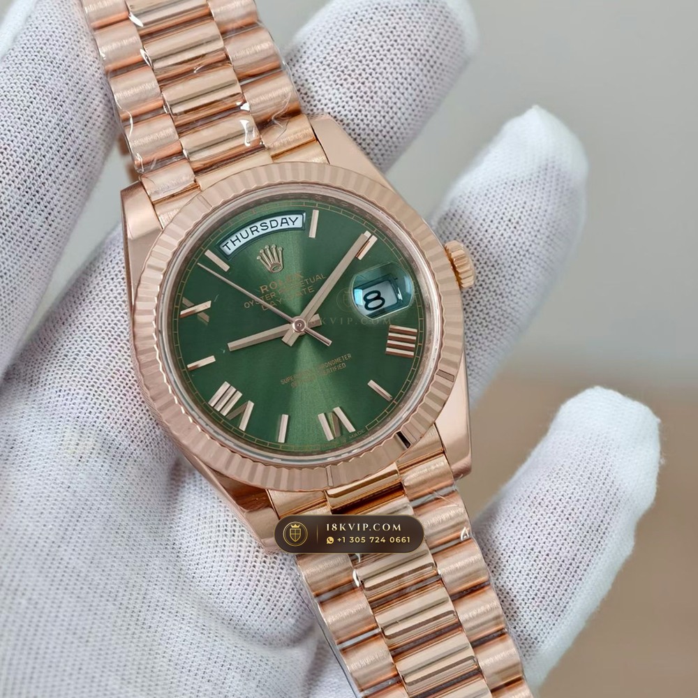 Rolex Day-Date 40 18K Everose Gold Ref. 228235 — Private Vault Edition — Studio Gallery Plate II in 18K Rose Gold Au750 (210.2g Verified Mass, Rolex Manufacture Cal. 3255 - 70h Power Reserve)