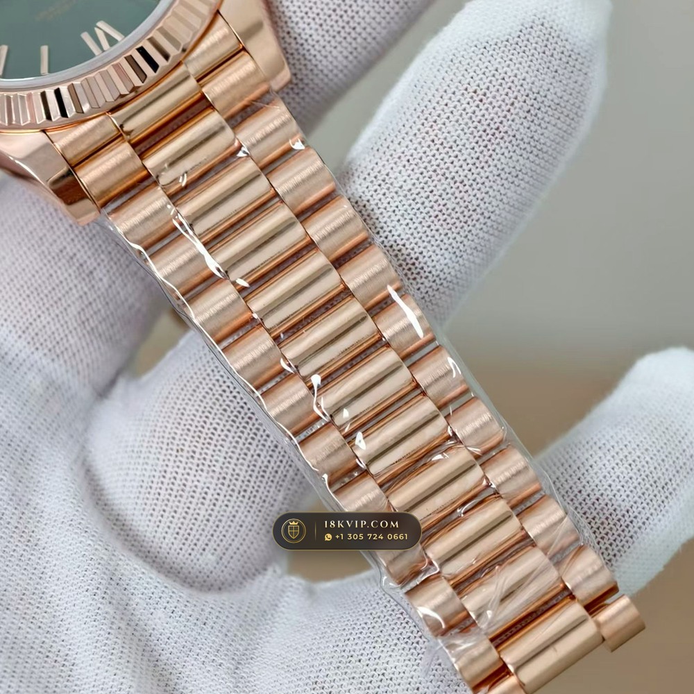 Rolex Day-Date 40 18K Everose Gold Ref. 228235 — Private Vault Edition — Studio Gallery Plate IV in 18K Rose Gold Au750 (210.2g Verified Mass, Rolex Manufacture Cal. 3255 - 70h Power Reserve)