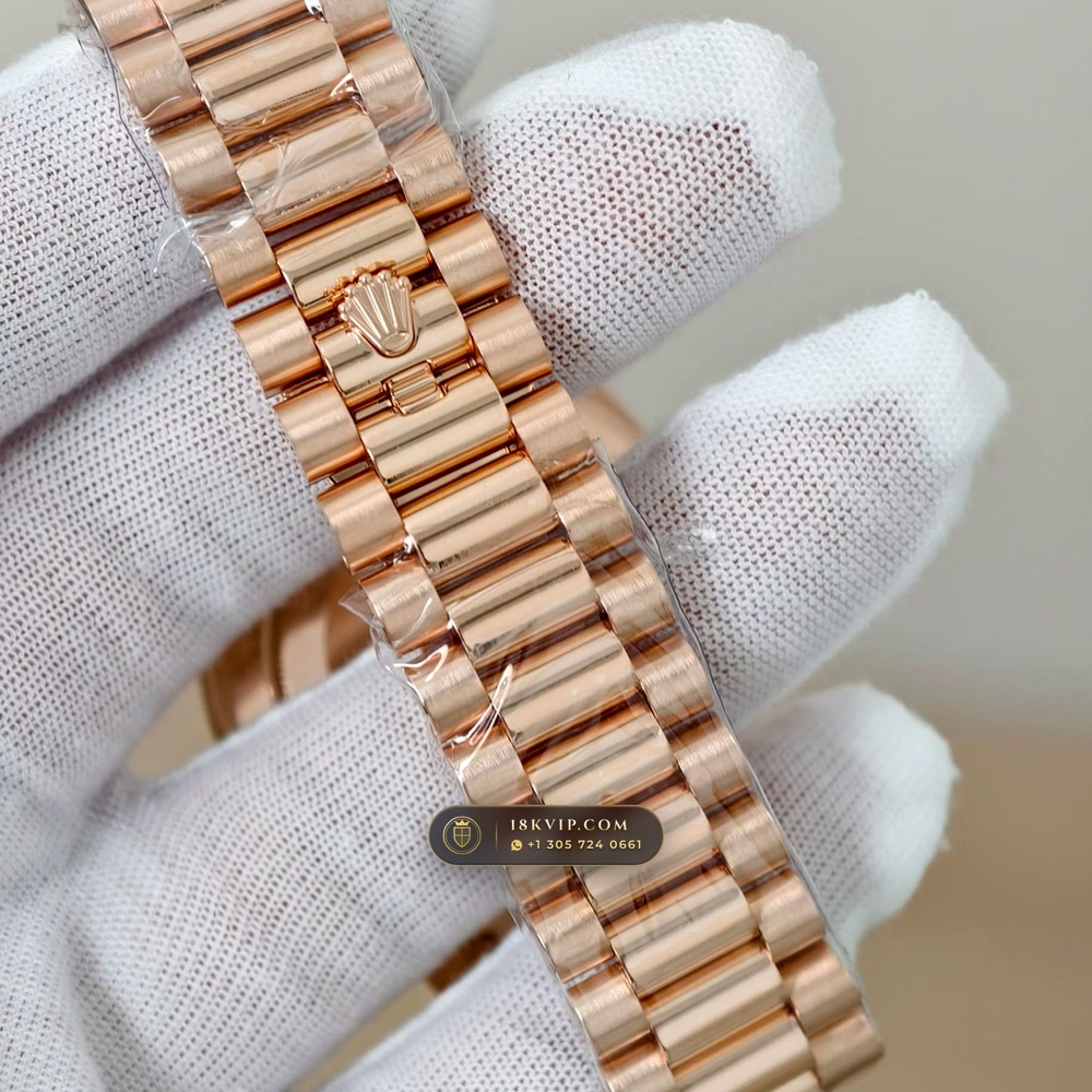 Rolex Day-Date 40 18K Everose Gold Ref. 228235 — Private Vault Edition — Studio Gallery Plate VI in 18K Rose Gold Au750 (210.2g Verified Mass, Rolex Manufacture Cal. 3255 - 70h Power Reserve)