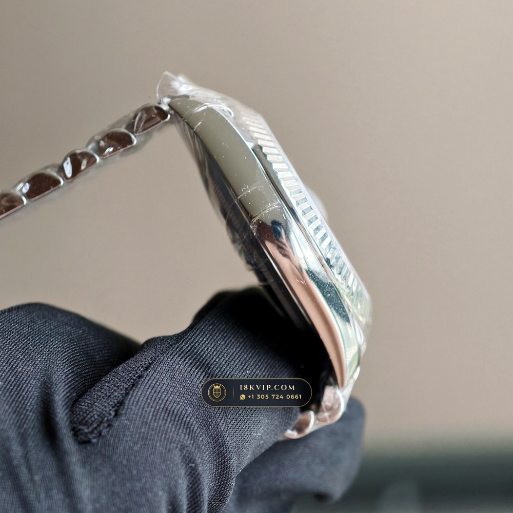 Rolex Day-Date 40 950 Platinum Ref. 228236 — Private Vault Edition — Studio Gallery Plate IV in 950 Platinum Pt950 (280.8g Verified Mass, Rolex Manufacture Cal. 3255 - 70h Power Reserve)